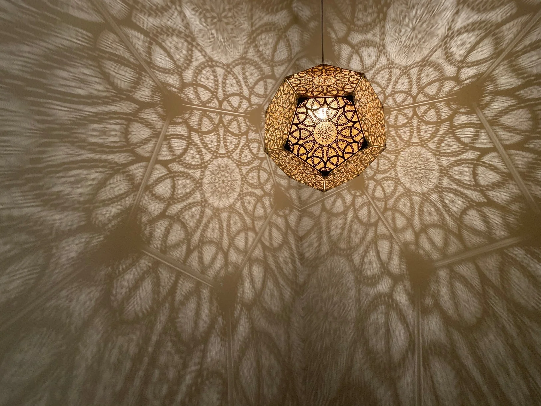 Designer Shadow Casting Pendant Lamp - Image 16