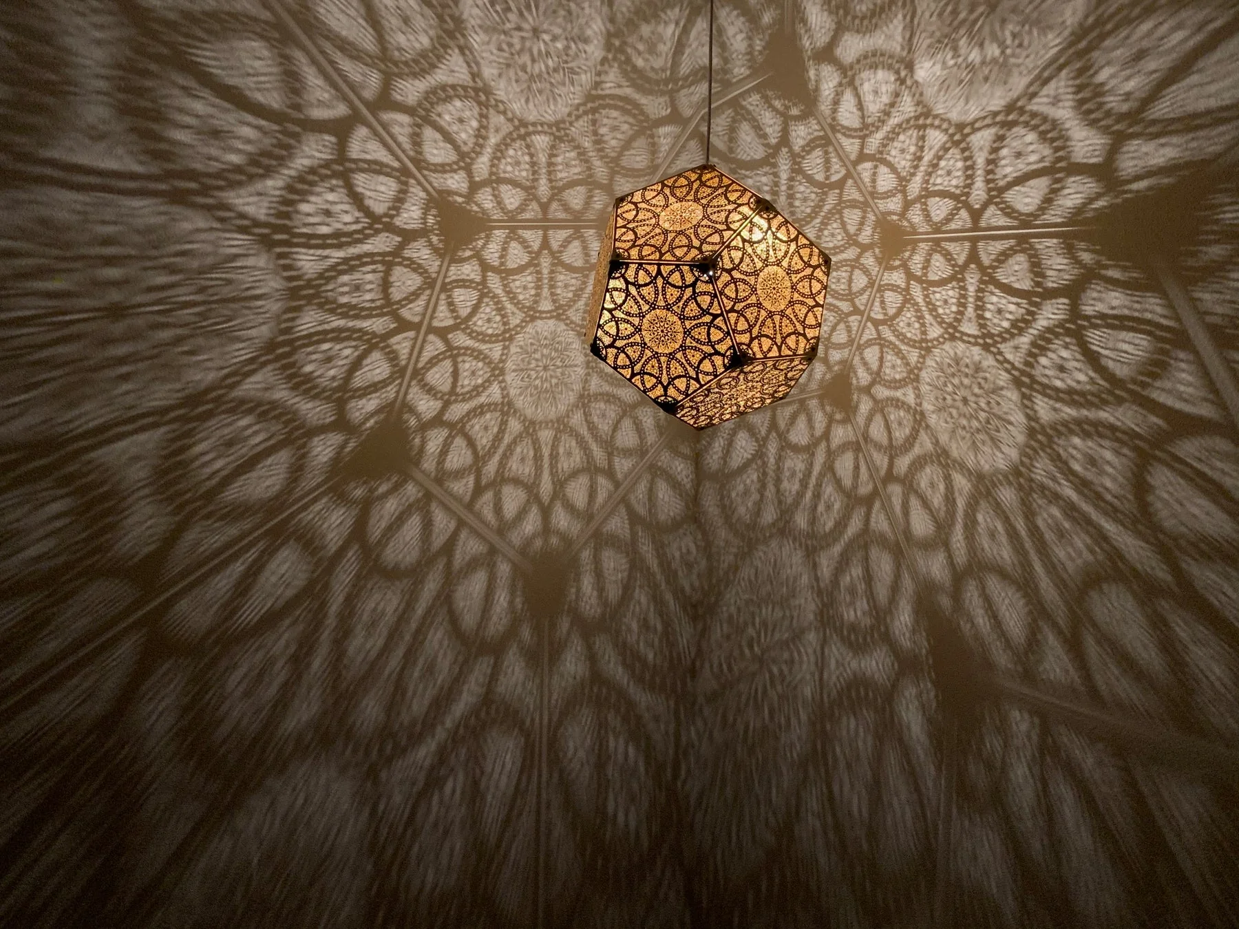 Designer Shadow Casting Pendant Lamp - Image 17