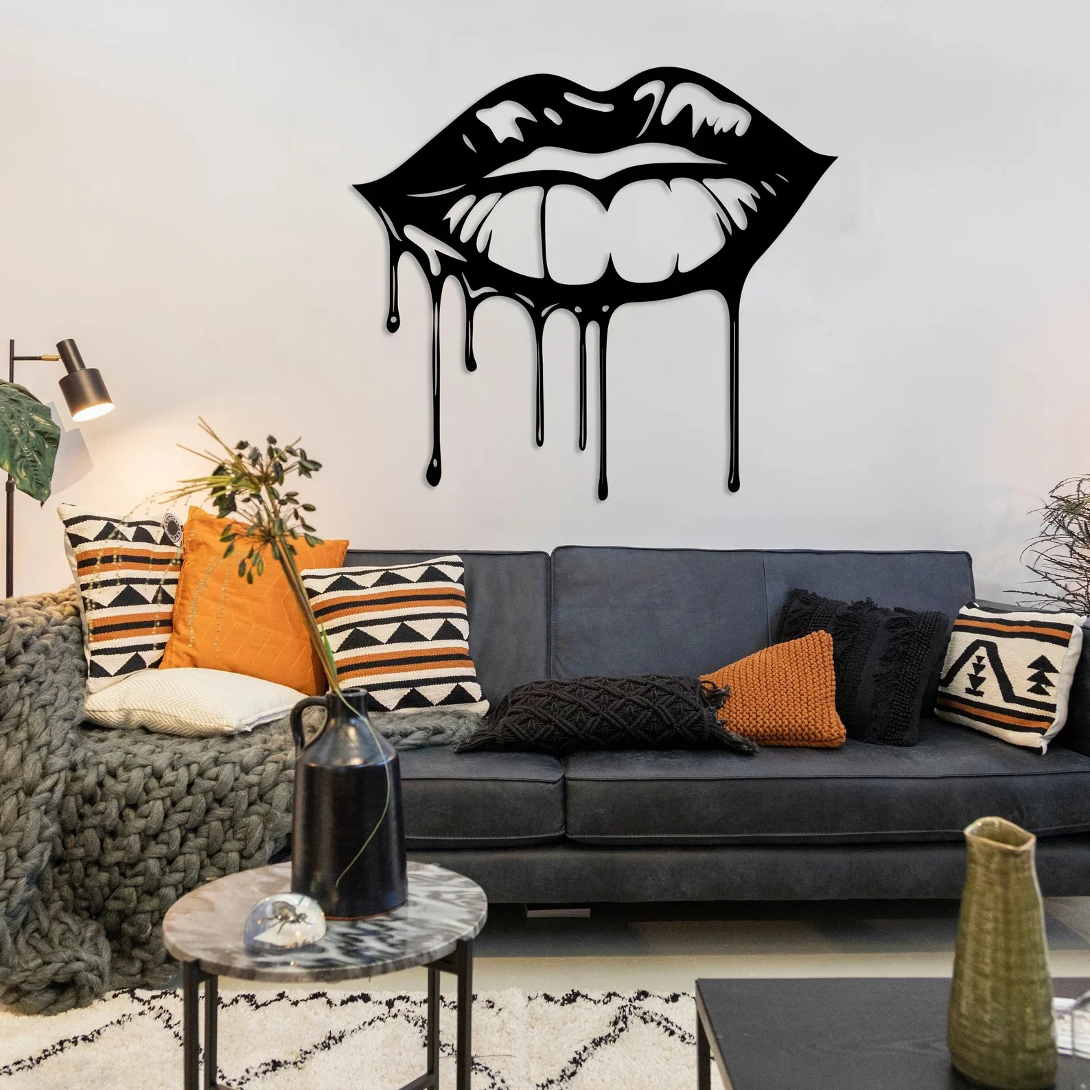Dripping Lips Design Shade Metal Art Wall Decor - Image 2