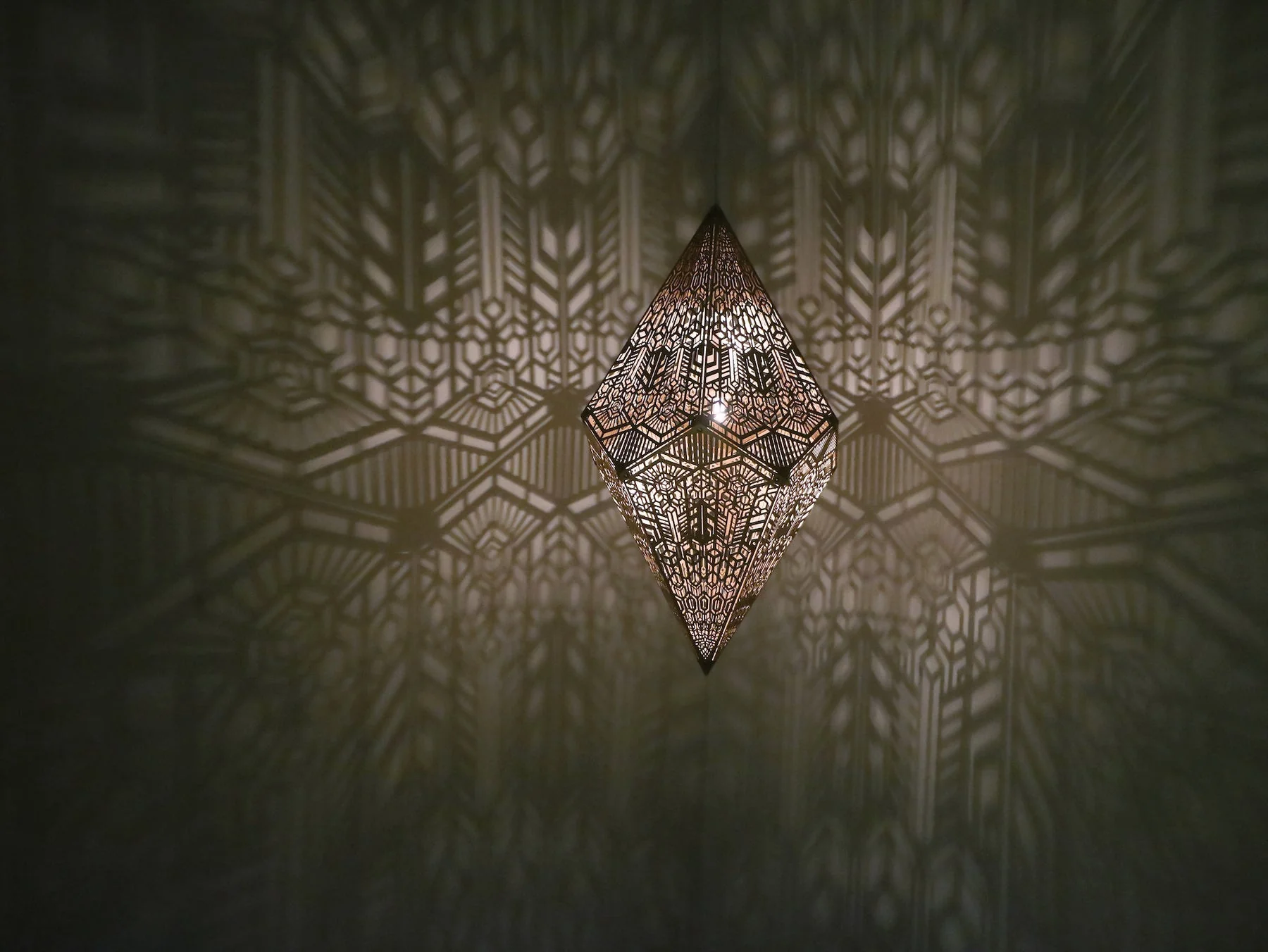 Elegant Shadow Design Ceiling Lamp - Image 6
