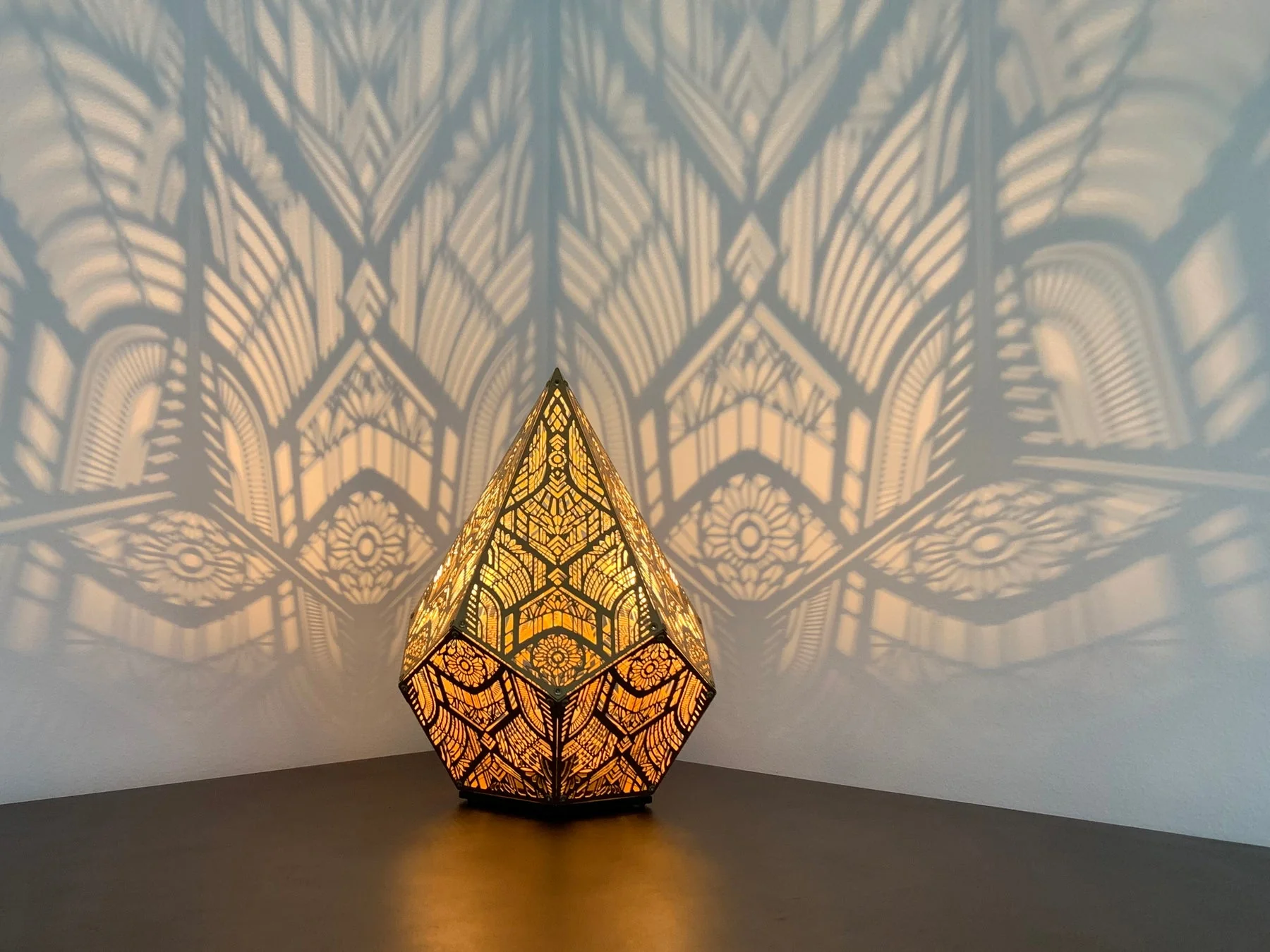 Golden Pointed Decorative Table Light - Image 13