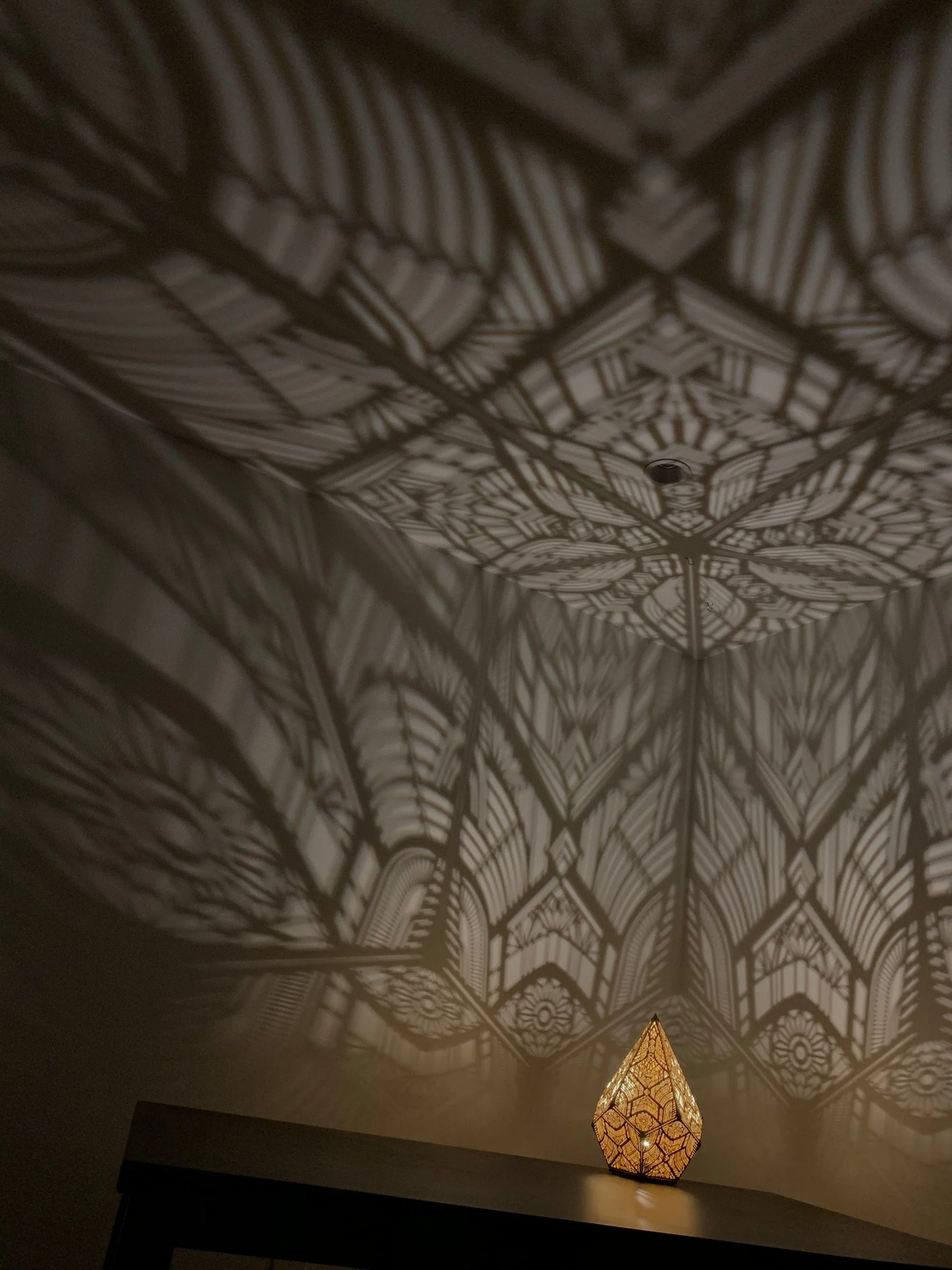 Golden Pointed Decorative Table Light - Image 7