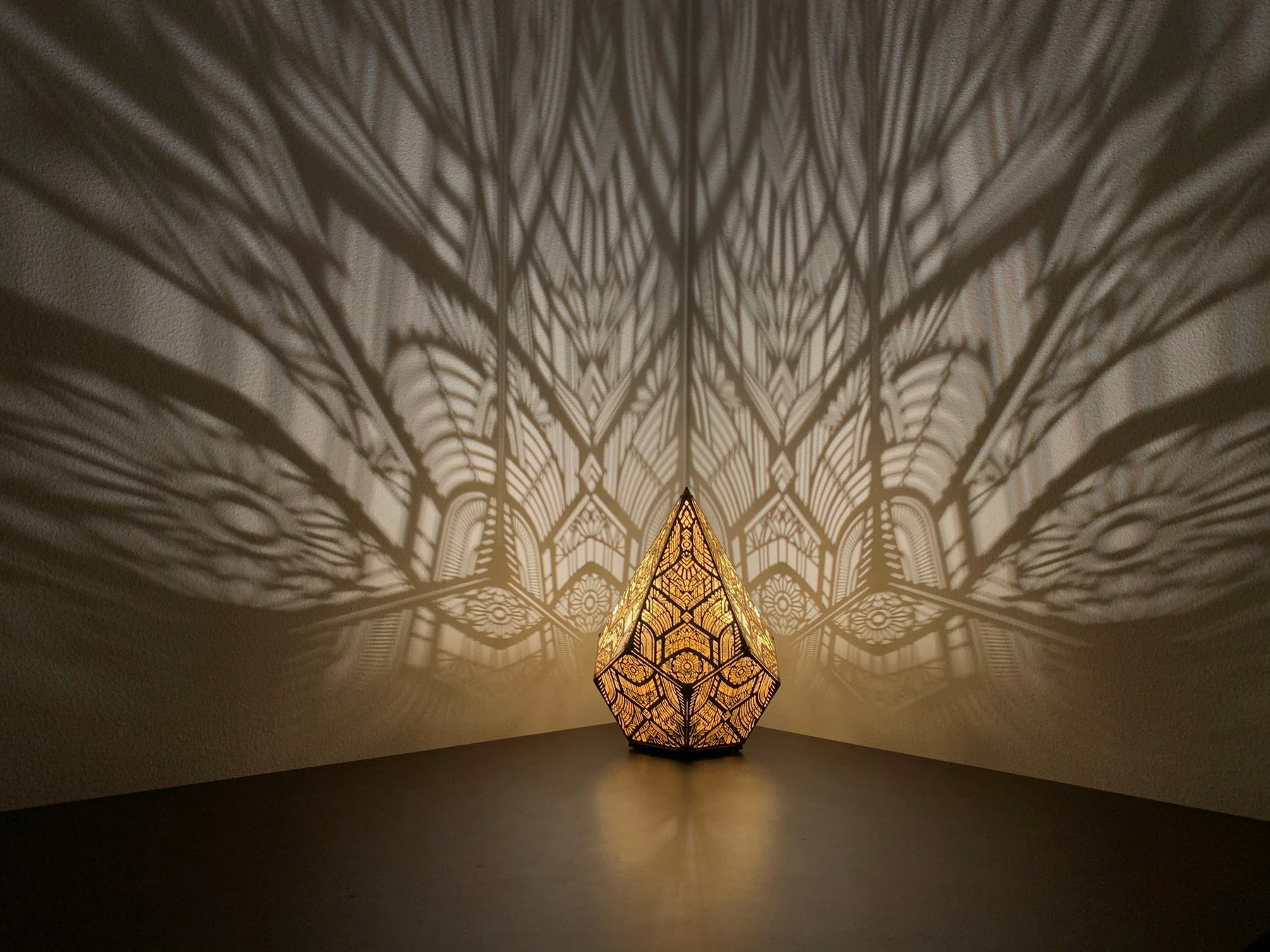 Golden Pointed Decorative Table Light - Image 9