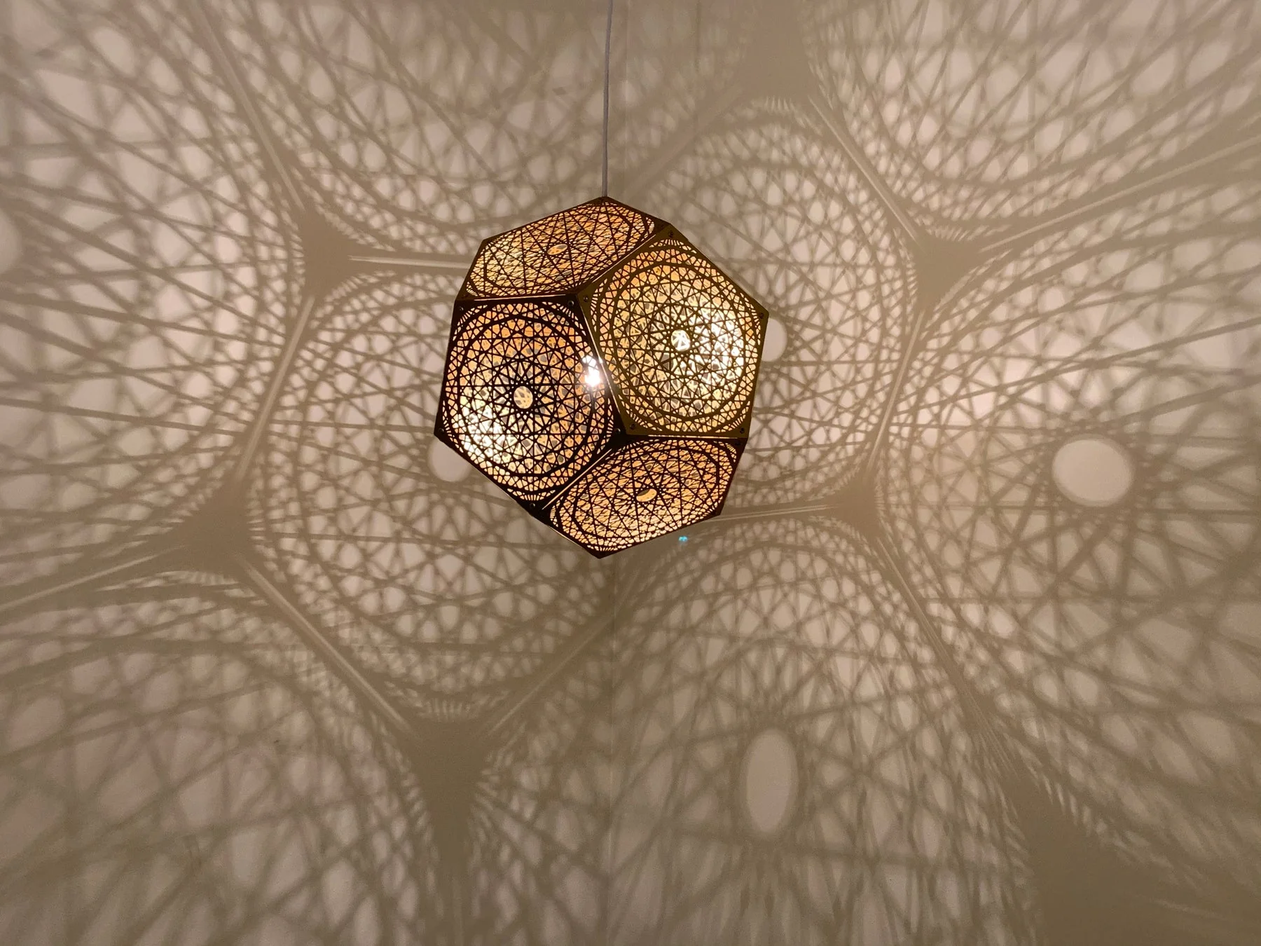 Luxury Laser-Cut Hanging Lamp - Image 5