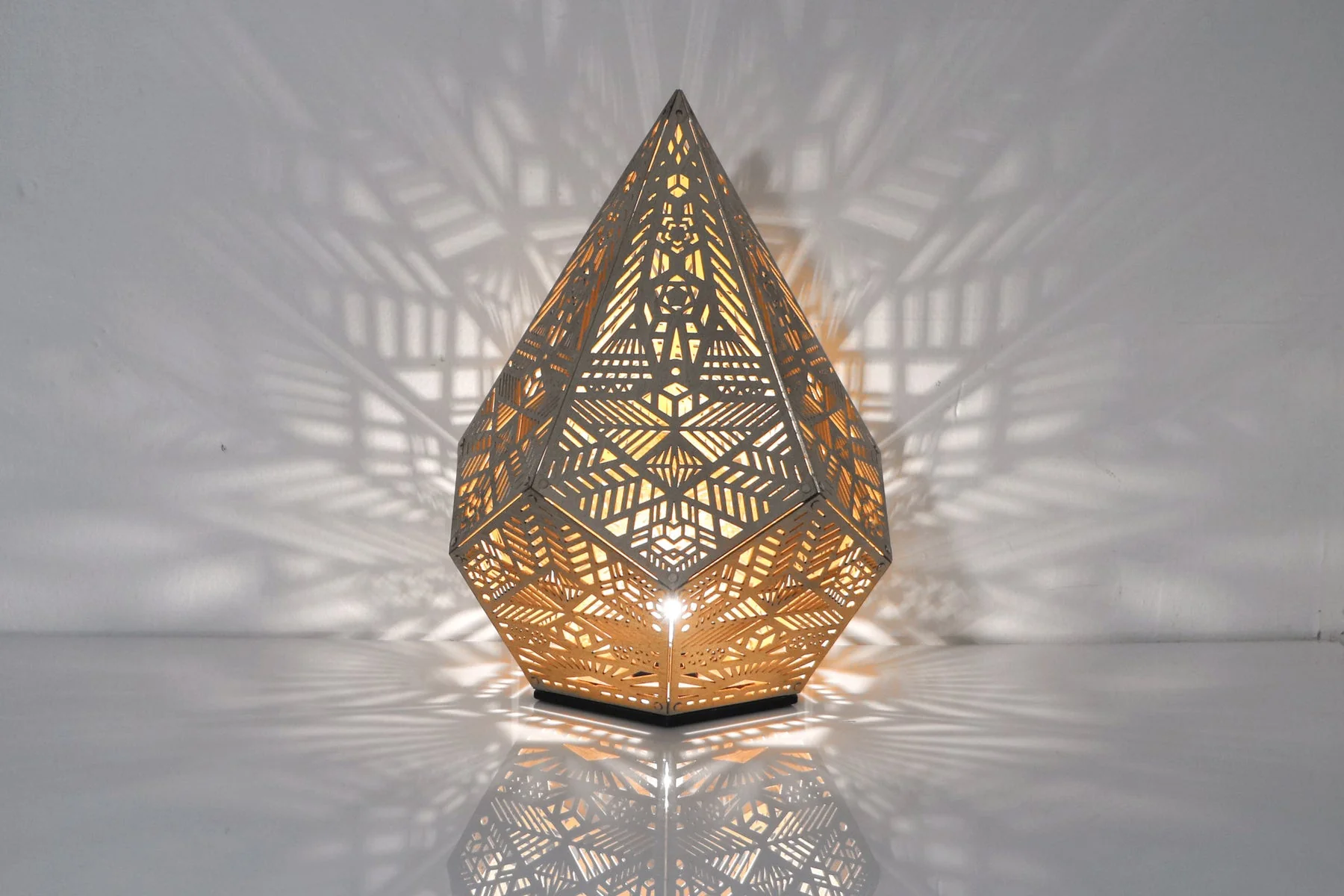 Modern Shadow Pattern Table Light