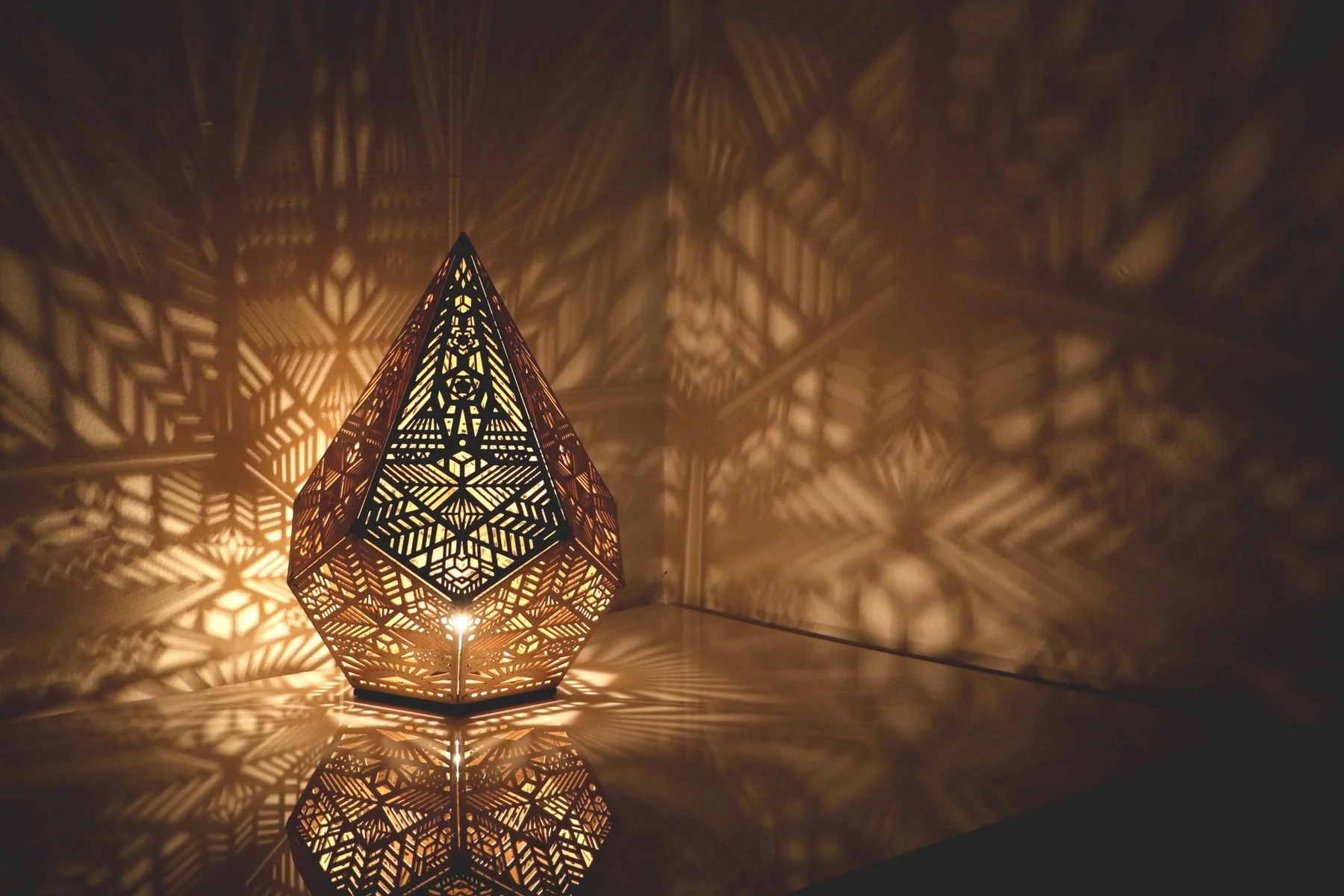 Modern Shadow Pattern Table Light - Image 10