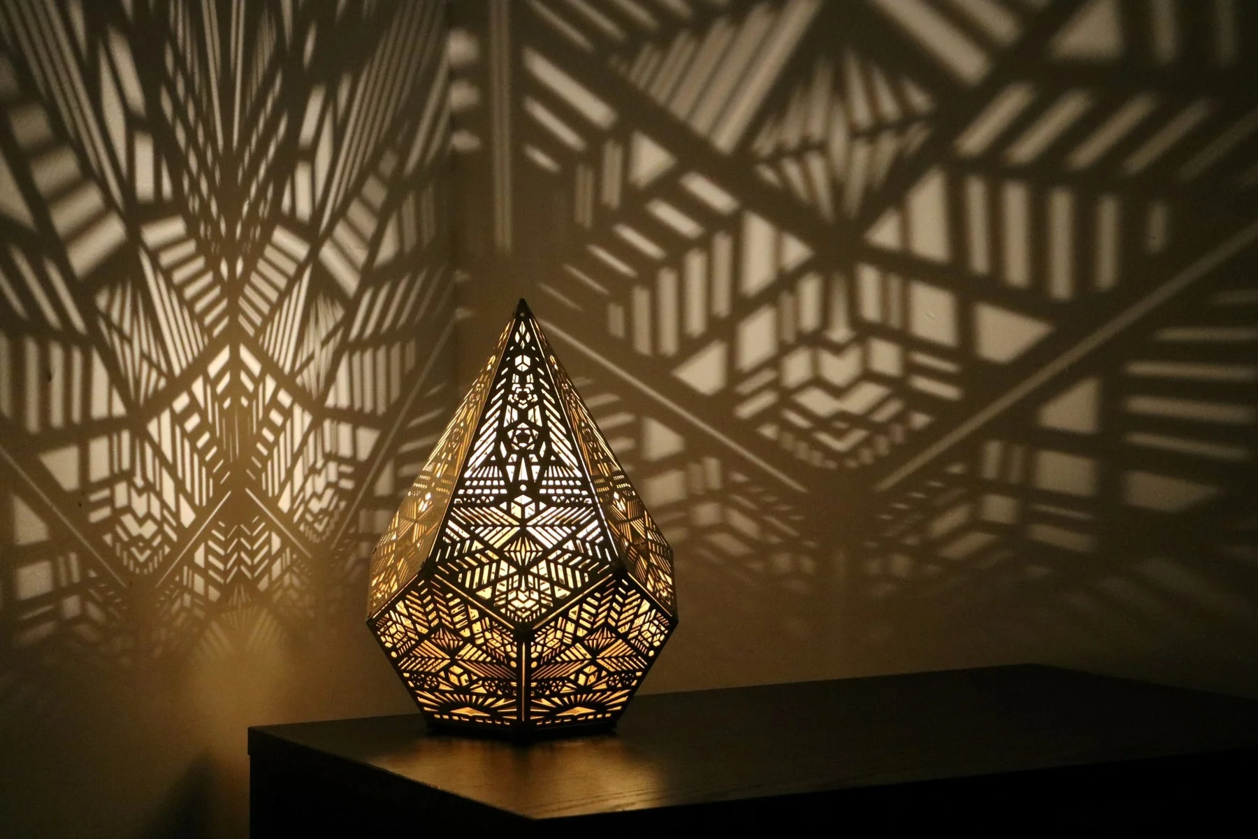 Modern Shadow Pattern Table Light - Image 5