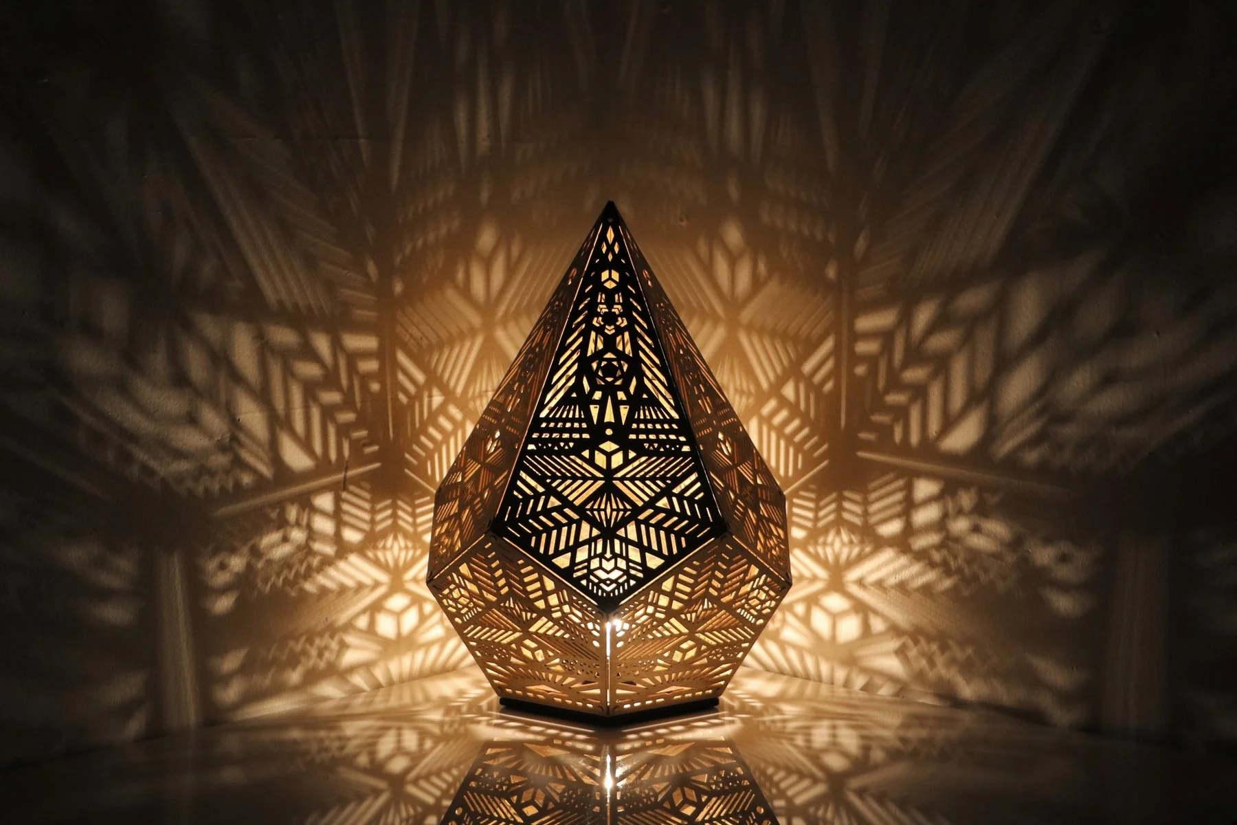 Modern Shadow Pattern Table Light - Image 6