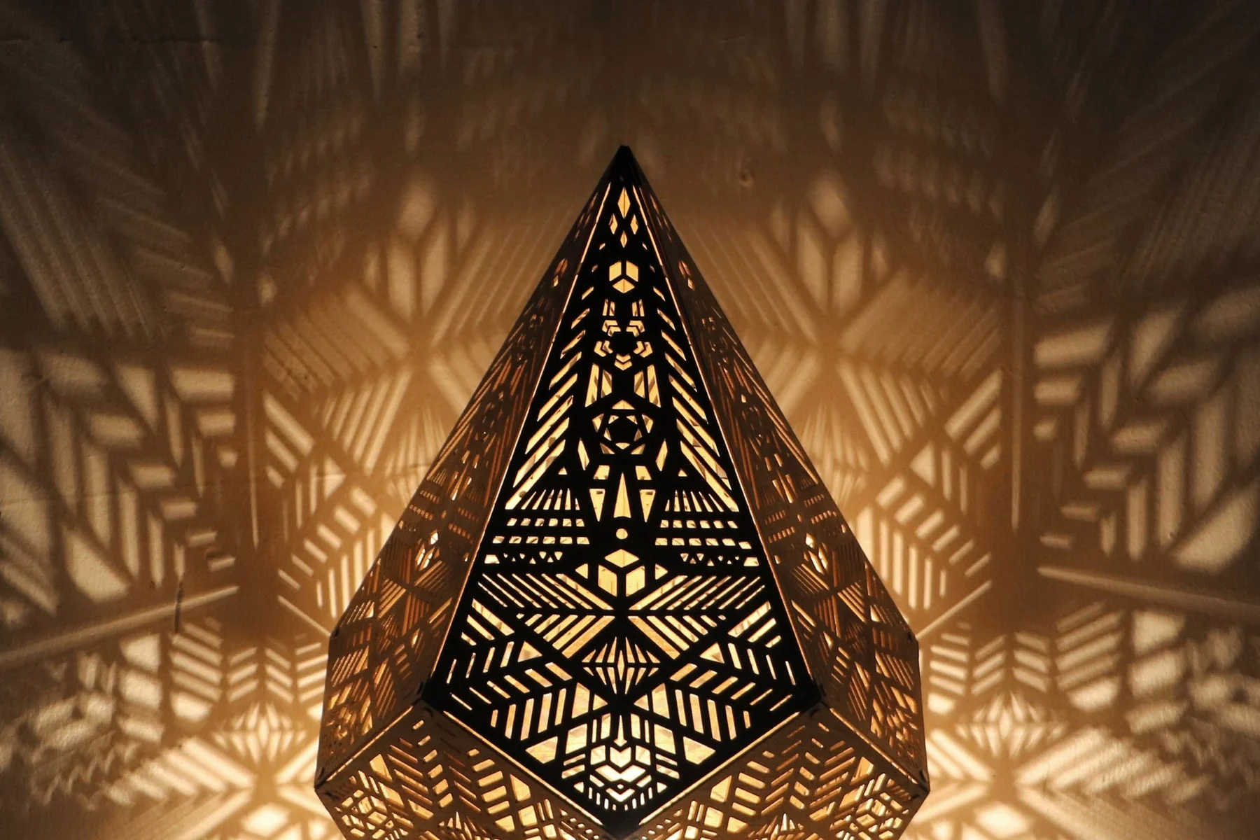 Modern Shadow Pattern Table Light - Image 7