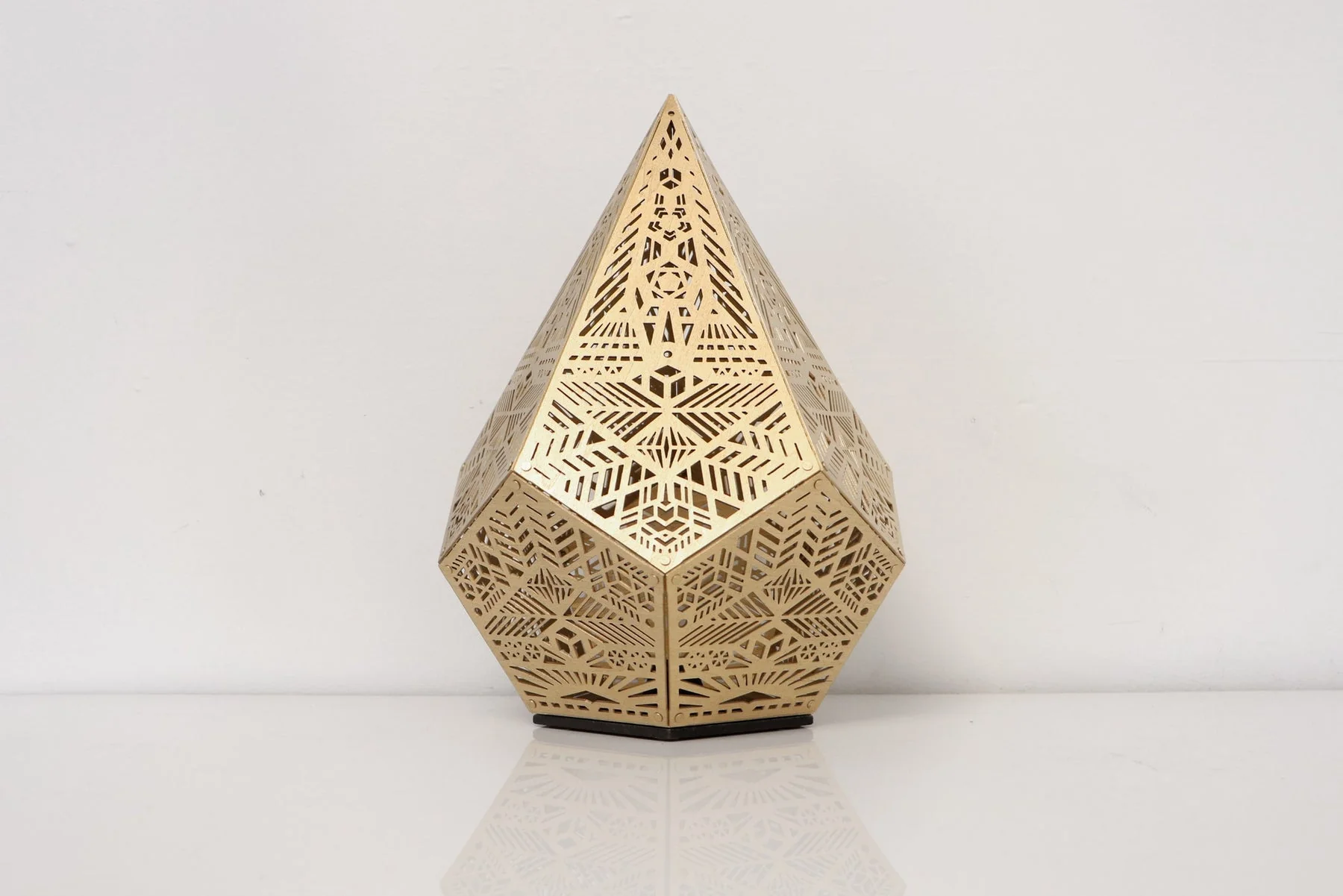 Modern Shadow Pattern Table Light - Image 8