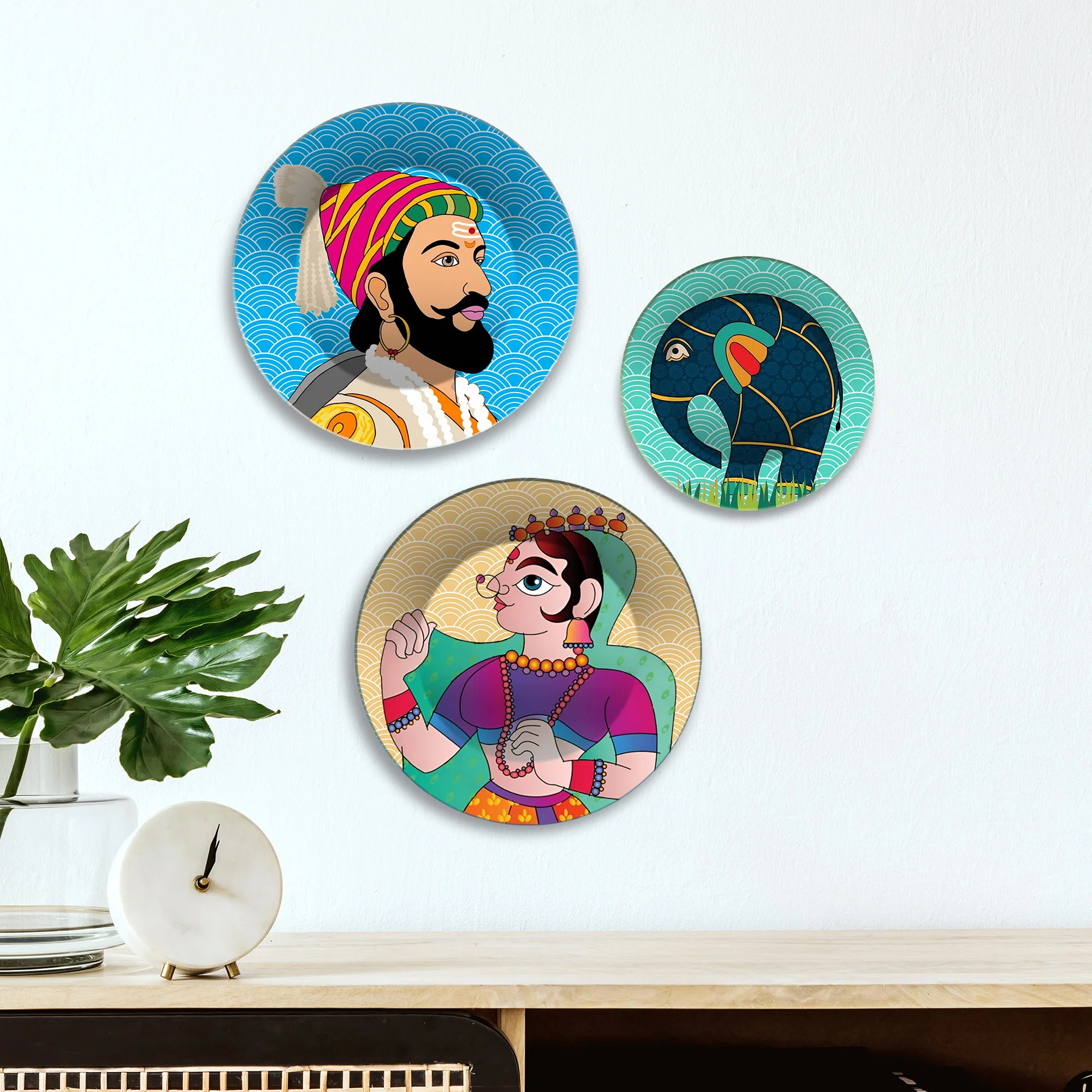 Royal & Cultural Regal Spirit Premium Wall Plates Painting Set of 3