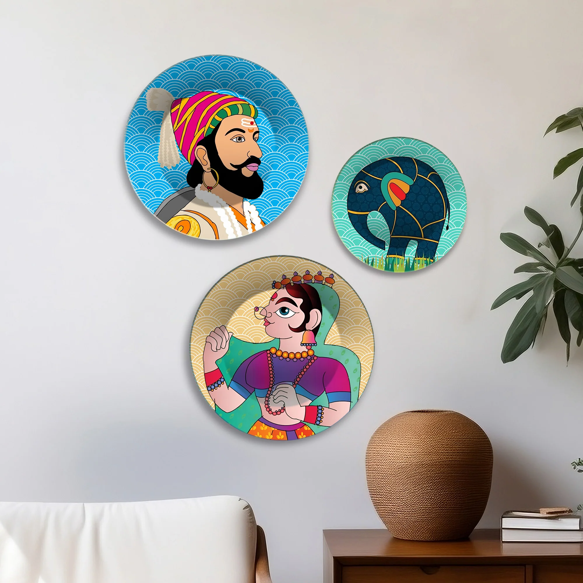 Royal & Cultural Regal Spirit Premium Wall Plates Painting Set of 3 - Image 2