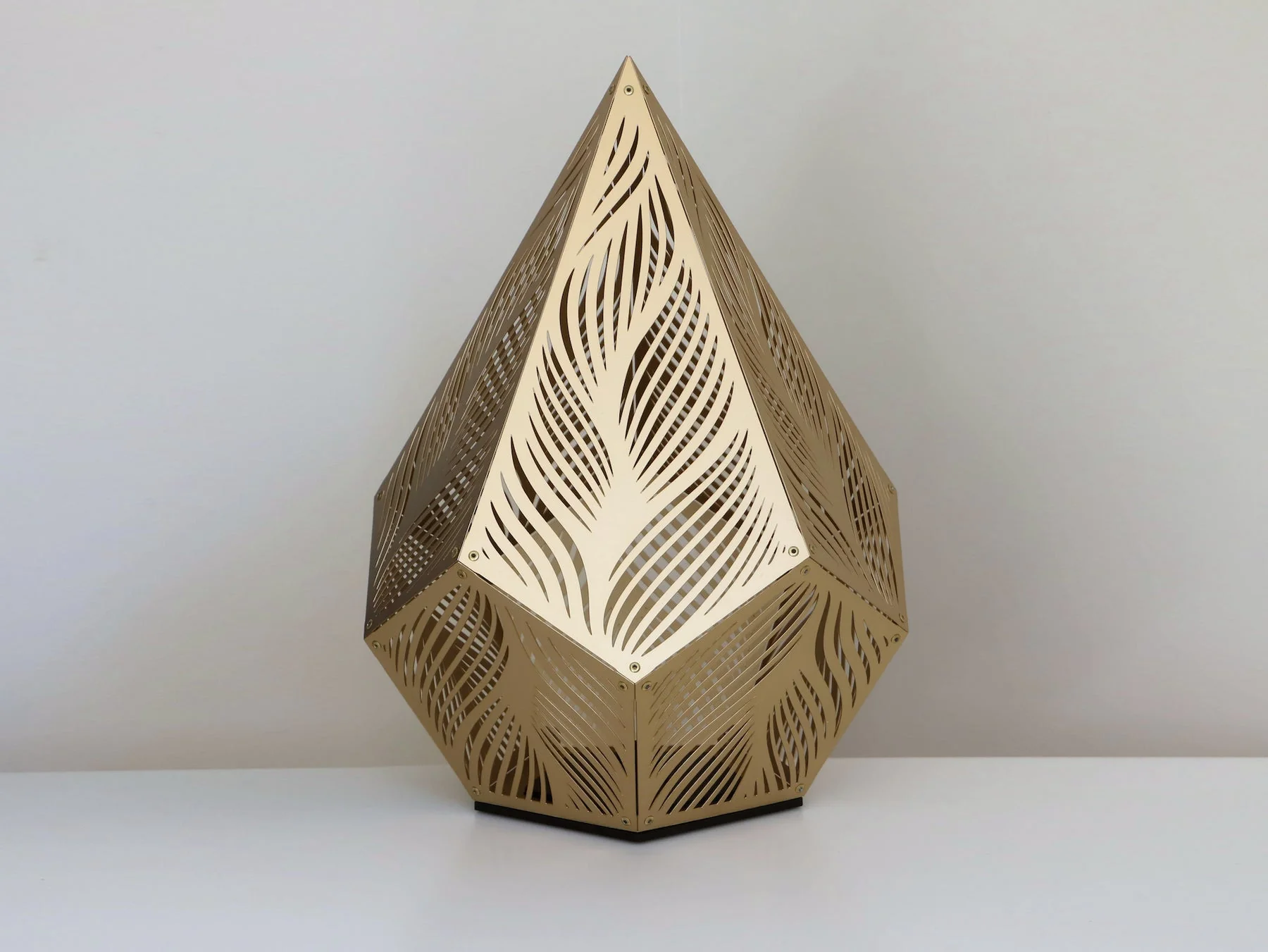 Stylish Shadow Casting Lamp - Image 4