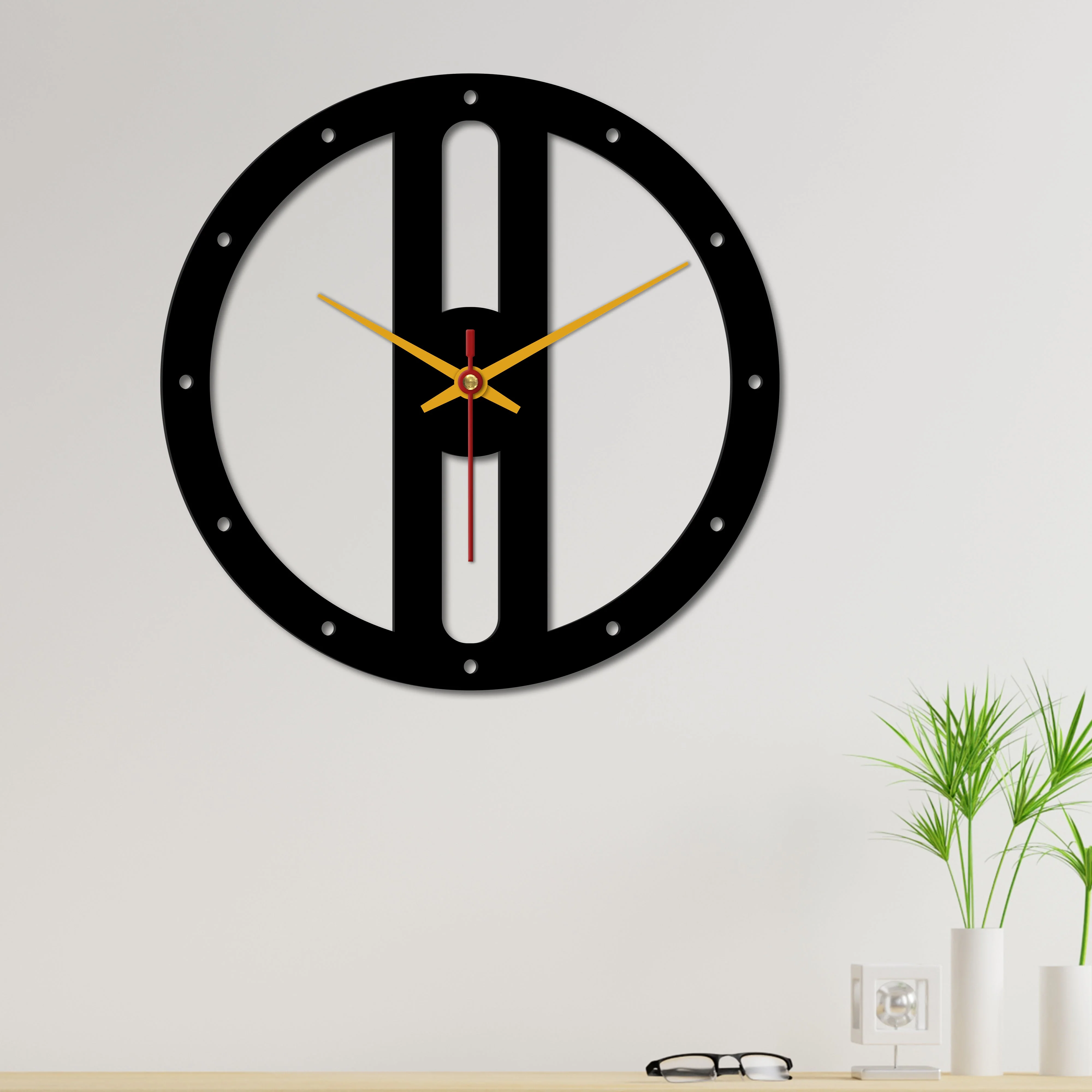 Wooden Look Round Shape Wall Clock - Image 2